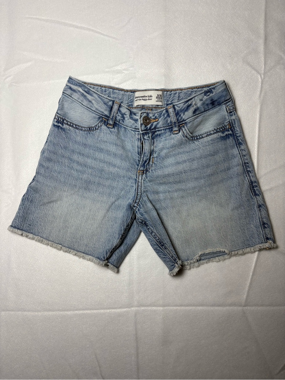 Abercrombie Kids Mid Rise Baggy Short Light Wash Size 9/10